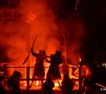 Saulgauer Fasnet, Donnerstag: Sauschwanzessen und Setzen der Riedhutzel Saulgauer Fasnet, Donnerstag: Sauschwanzessen und Setzen der Riedhutzel