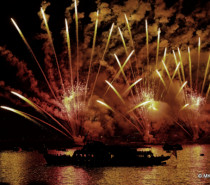 Die Sonnenkönigin bittet zum Feuerwerk Die Sonnenkönigin bittet zum Feuerwerk